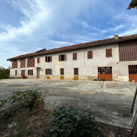 Bed and Breakfast Cascina Baresane Альба Екстер'єр фото