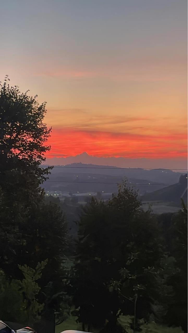 Bed and Breakfast Cascina Baresane Альба Екстер'єр фото