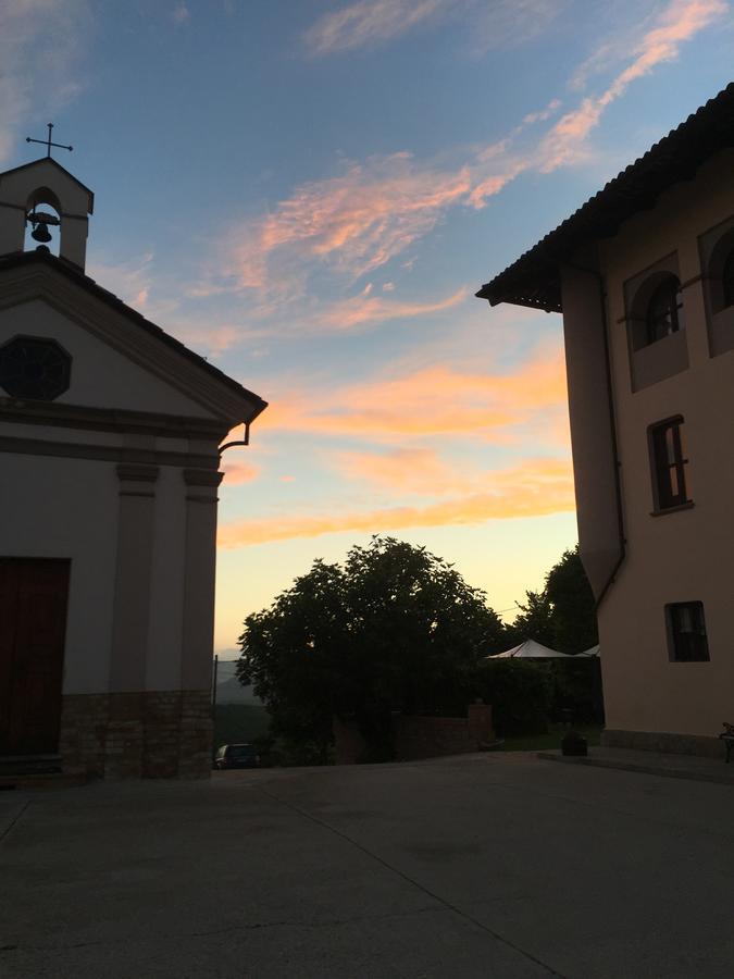 Bed and Breakfast Cascina Baresane Альба Екстер'єр фото