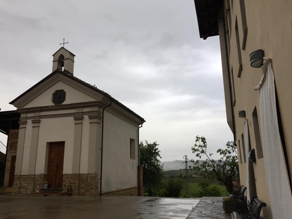 Bed and Breakfast Cascina Baresane Альба Екстер'єр фото
