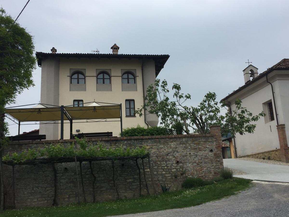 Bed and Breakfast Cascina Baresane Альба Екстер'єр фото