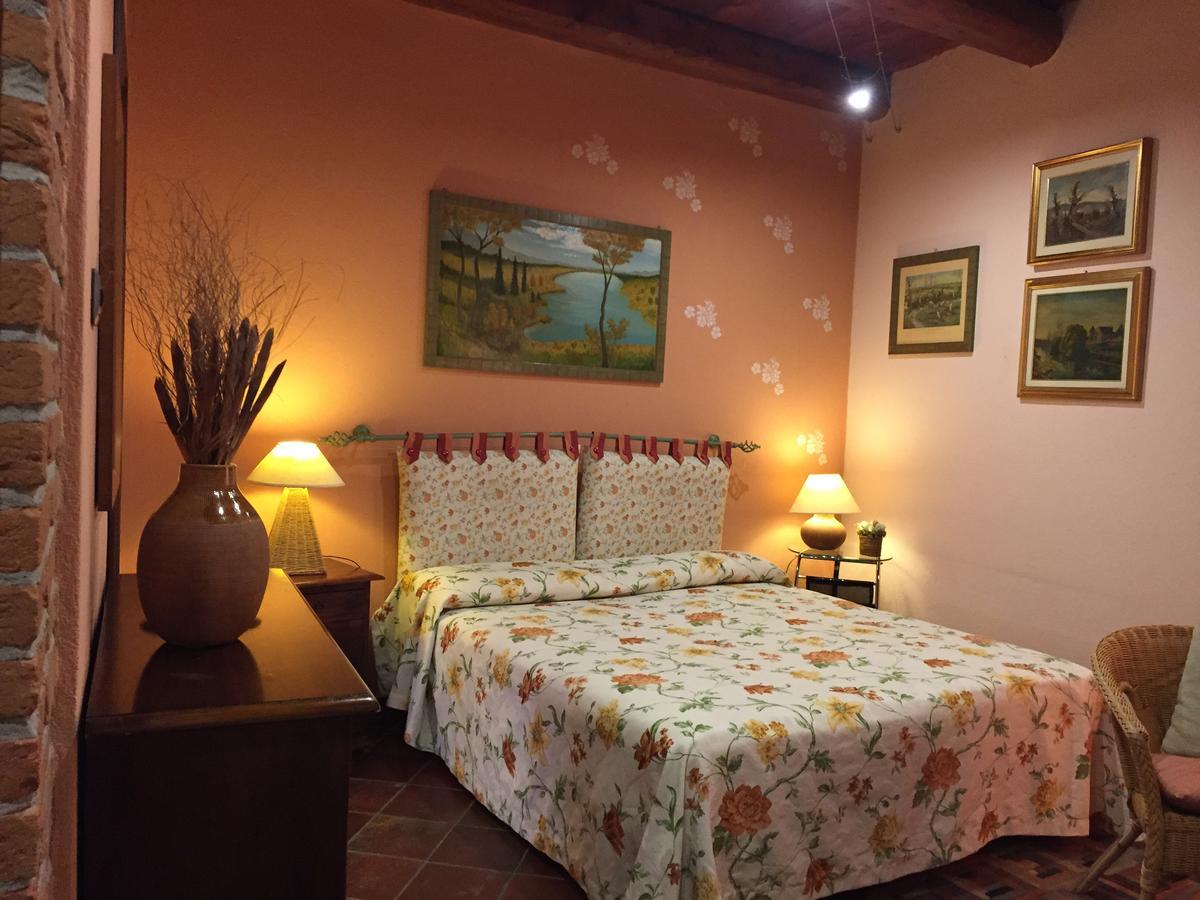 Bed and Breakfast Cascina Baresane Альба Екстер'єр фото
