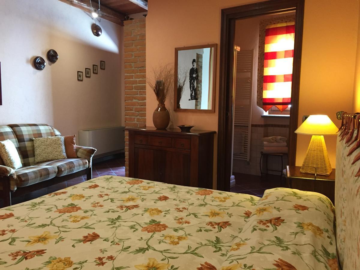 Bed and Breakfast Cascina Baresane Альба Екстер'єр фото