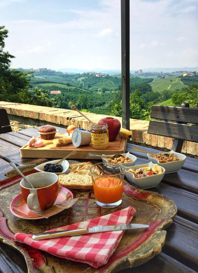 Bed and Breakfast Cascina Baresane Альба Екстер'єр фото
