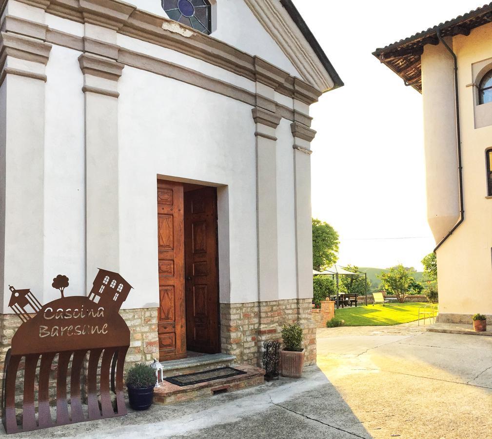 Bed and Breakfast Cascina Baresane Альба Екстер'єр фото